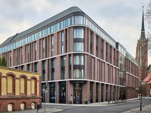 Blending Heritage with High Performance: SILVERSTAR Glass at The Bridge Hotel Wrocław Blending Heritage with High Performance: SILVERSTAR Glass at The Bridge Hotel Wrocław