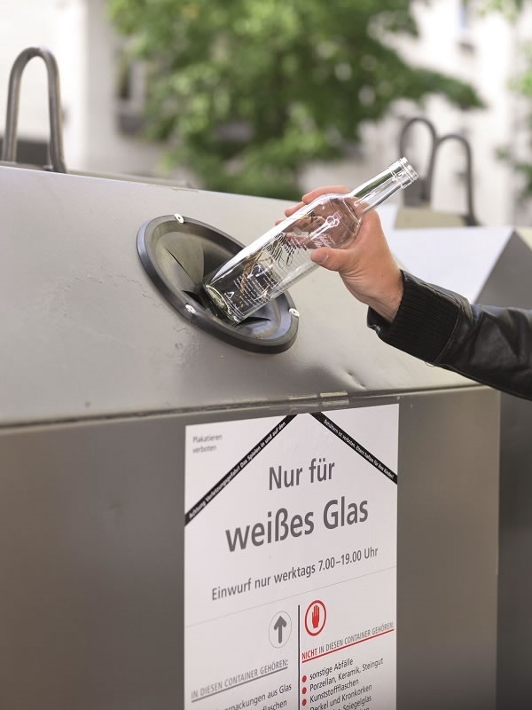 Glass recycling is an important element of sustainability in the container glass industry – along with its multiple re-use, allowing bottles to be refilled up to 50 times. (Photo: glasaktuell)