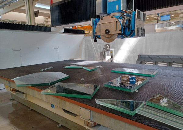 Bulletproof and fire-resistant glass: complexity becomes manageable with CMS technology