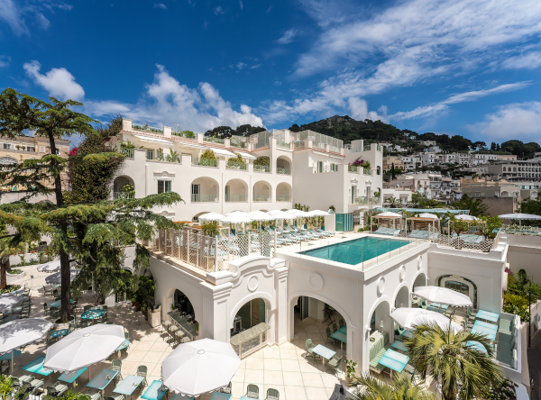 OmniDecor in the new Hotel La Palma in Capri with its DecorFlou Stripes glass