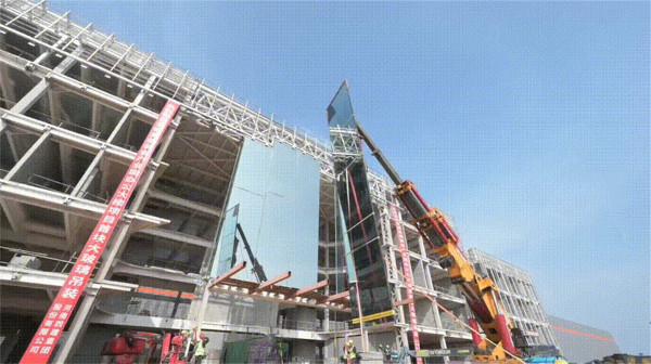 NorthGlass’ First 18.3-Meter "Super Glass" Curtain Wall Successfully Installed