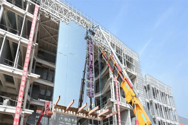 NorthGlass’ First 18.3-Meter "Super Glass" Curtain Wall Successfully Installed