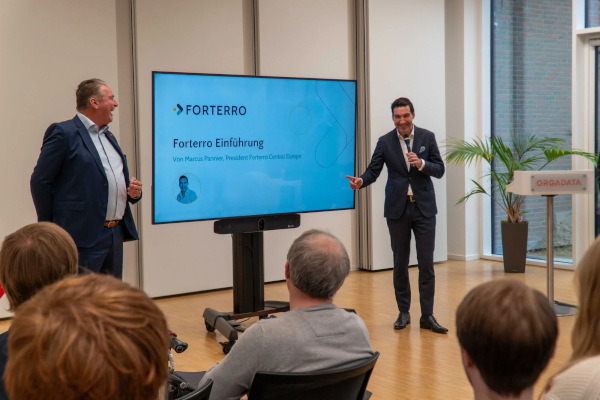 Karsten Tiemeyer, Chief Sales Officer of Orgadata (left), and Marcus Pannier, Regional President of Central Europe at Forterro