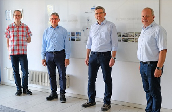 This team is implementing the A+W IoT Smart Trace project – from L: Robert Titze, IT Schollglas Sachsen; Torsten Brose, IT Manager, Schollglas Group; Frank Blum, Work Preparation Manager Schollglas Sachsen; Heiko Schuh, A+W Clarity Director Sales Central Europe. Not present: Dr. Klaus Mühlhans, Technical Director A+W and Thomas Lenz, A+W student employee.