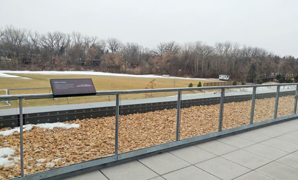 On the second level terrace, Post Rail made of galvanized steel features 3/8” laminated tempered clear glass infill, providing sweeping views of the surrounding landscape.