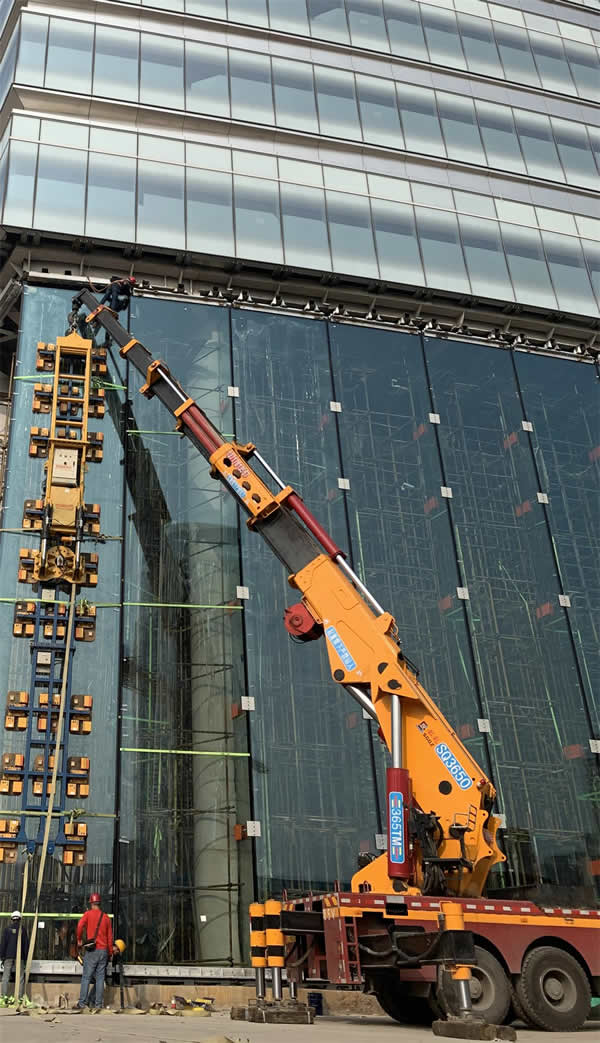 17.1 Meters! NorthGlass Super Glass on Taikang Financial Tower