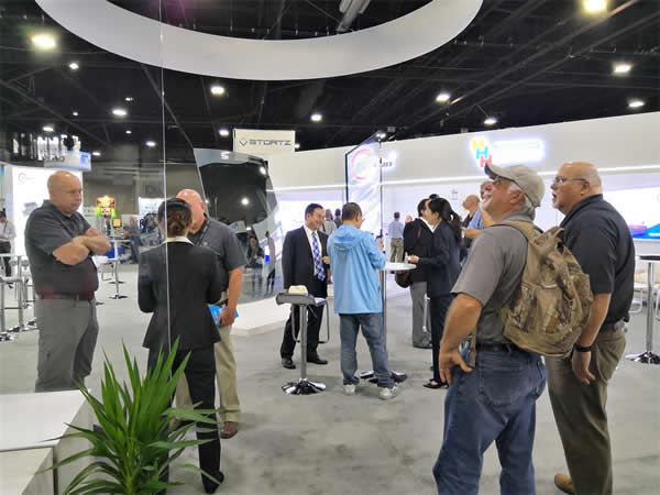 A continuous stream of visitors came to the NorthGlass—HHH joint booth