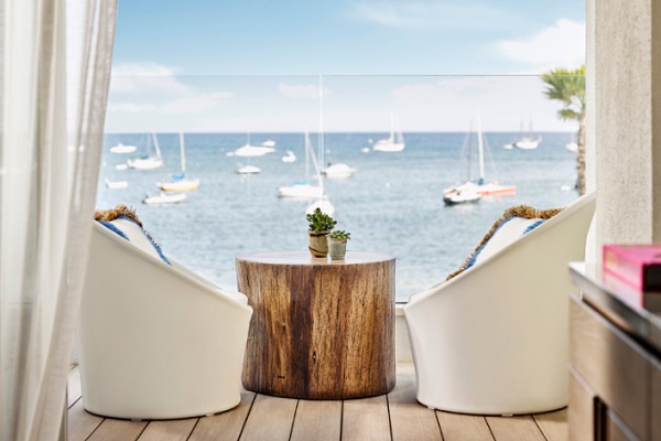 The exclusive Robert de Niro hotel in Ibiza relies on GlassFit railing systems