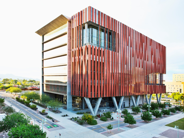 Solarban® 90 Starphire® glass highlights the Health Sciences Innovation Building (HSIB) at the University of Arizona, which meets performance, cost, availability and aesthetic goals. (Photography: Tom Kessler)