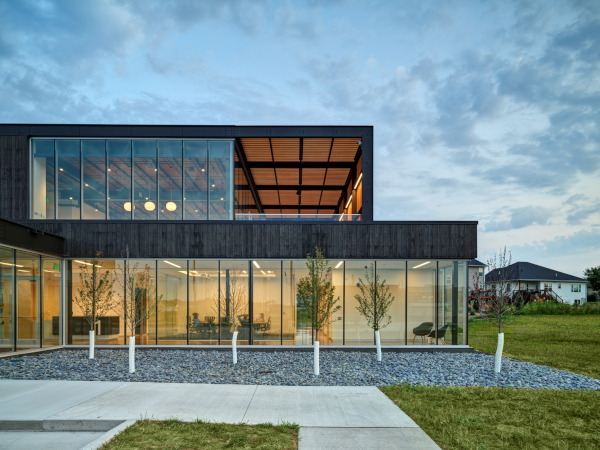 Solarban® 60 Starphire® glass maximizes daylighting and thermal efficiency at the Marion Fire Station in Marion, Iowa. (Photography: Cameron Campbell)