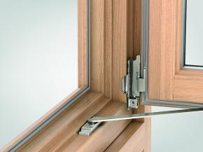 Roto: Steel rebate corner hinge for timber windows sets an example in schools