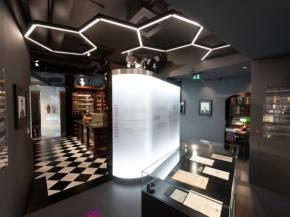 STRATO® EVA: laminated curved glass for superior strength and aesthetics STRATO® EVA: laminated curved glass for superior strength and aesthetics