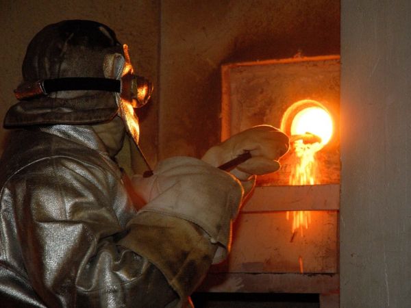 Float glass production at Saint-Gobain, furnace control. Photo: Saint-Gobain