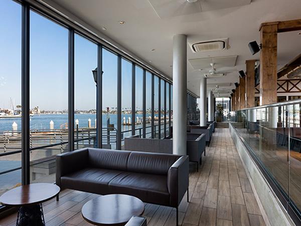  CRL-U.S. Aluminum Glazing Systems Help Enhance Oceanfront Views of Expansive Brewpub 