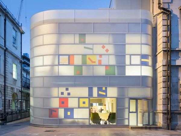 Check matte: Steven Holl creates a glowing Maggie’s Centre in London