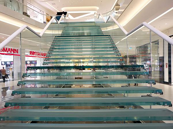 Visually more freedom due to a glass staircase