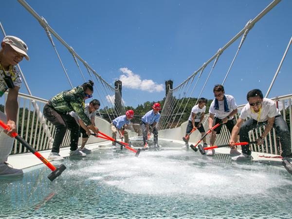 Incredible Zhangjiajie Glass Bridge In China Glassonweb Com