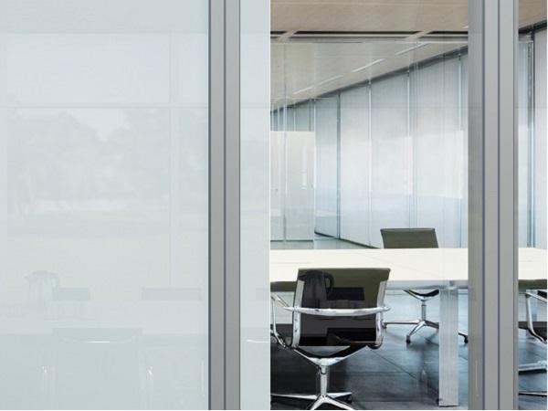 Glass partition walls used in offices can often be switched between transparent and opaque.  Photos: Dorma Hüppe Raumtrennsysteme