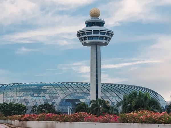 Vitro Glass makes Jewel Changi Airport in Singapore sparkle