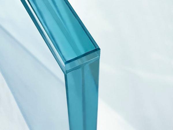 With "sedak clear-edge" even the edges of thin laminates can be effectively and transparently protected.