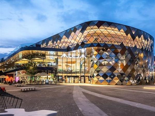 Tvitec dress up the trendiest mall in Slovenia with Tecglass technology