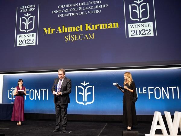 Prof. Dr. Ahmet Kırman receives the Chairman of the Year Award from Le Fonti