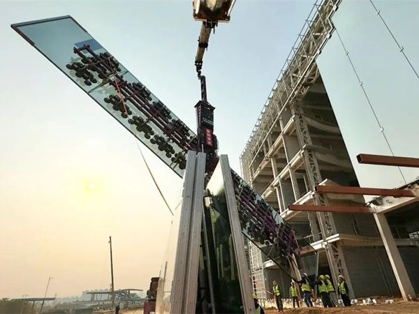 NorthGlass' First 18.3-Meter "Super Glass" Curtain Wall Successfully Installed