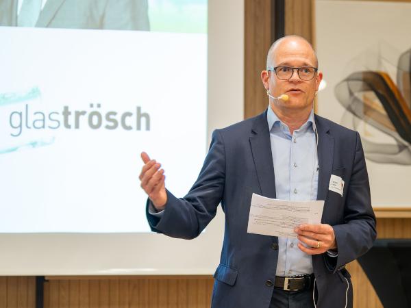 As a representative of the licensor, Dr Fabian Zwick, CEO of Glas Trösch, explained the group's sustainability strategy to the SANCO members. Photo: SANCO