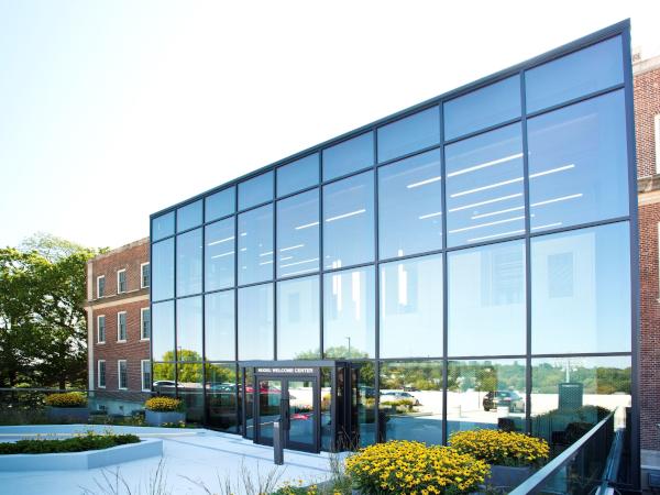 Talk about a first impression: VacuMax™ VIG dons the newly renovated Hugel Welcome Center in Markle Hall on the campus of Lafayette College in Easton, PA. It’s the first project in the U.S. to feature VacuMax™ VIG by Vitro Architectural Glass. 