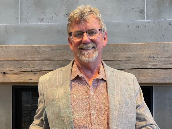 Ontario Glass & Metal Association presents Lifetime Achievement Award to Steve Gusterson of Alumicor Ontario Glass & Metal Association presents Lifetime Achievement Award to Steve Gusterson of Alumicor