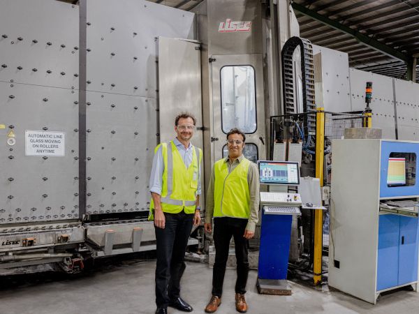 Dean Haritos, CEO of Viridian Glass (left), and Tarun Bhatia, National OPEX Manager (right) © LiSEC Dean Haritos, CEO of Viridian Glass (left), and Tarun Bhatia, National OPEX Manager (right) © LiSEC