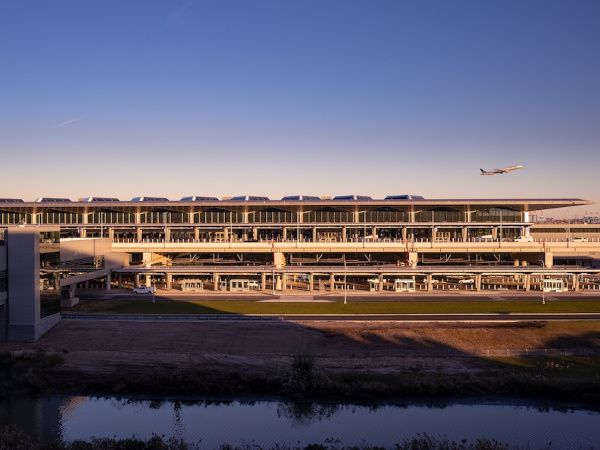 BGT: High-Performance Glazing for High-Impact Infrastructure BGT: High-Performance Glazing for High-Impact Infrastructure