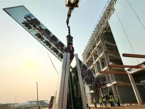 NorthGlass’ First 18.3-Meter "Super Glass" Curtain Wall Successfully Installed