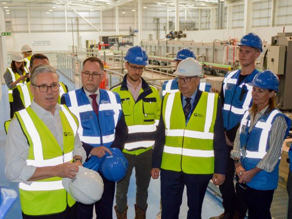 Prime Minister Sir Keir Starmer Visits Glass Futures to Champion Green Innovation Prime Minister Sir Keir Starmer Visits Glass Futures to Champion Green Innovation