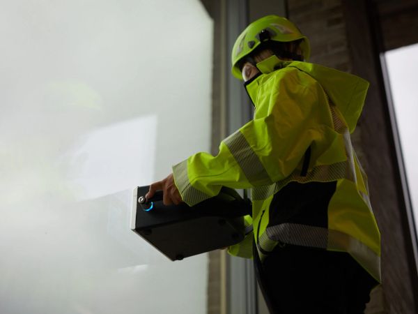 Sparklike Laser Portable being used on a window Sparklike Laser Portable being used on a window