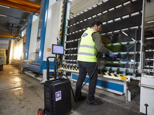 Sparklike Laser Portable being used on insulating glass line Sparklike Laser Portable being used on insulating glass line