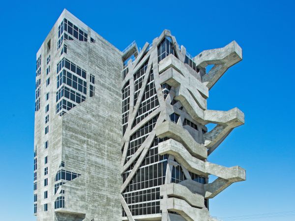 Los Angeles Office Tower Wrapped in Solarban® 70 Solargray® Glass by Vitro